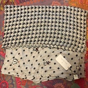 ✯ NWT Vera Bradley penguin fringe scarf ✯